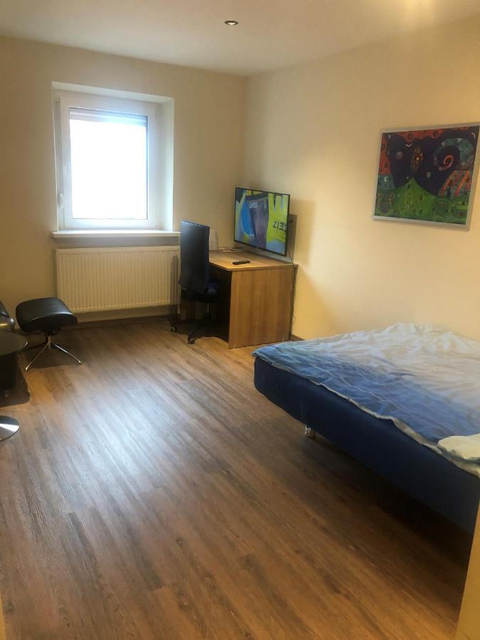 Calm Spacy Room, Own Modern Bath, Near Center, To 1 Person Or A Couple - Not Suitable For Craftsmen, Not Accepted - Privatly Rented 纽伦堡 外观 照片